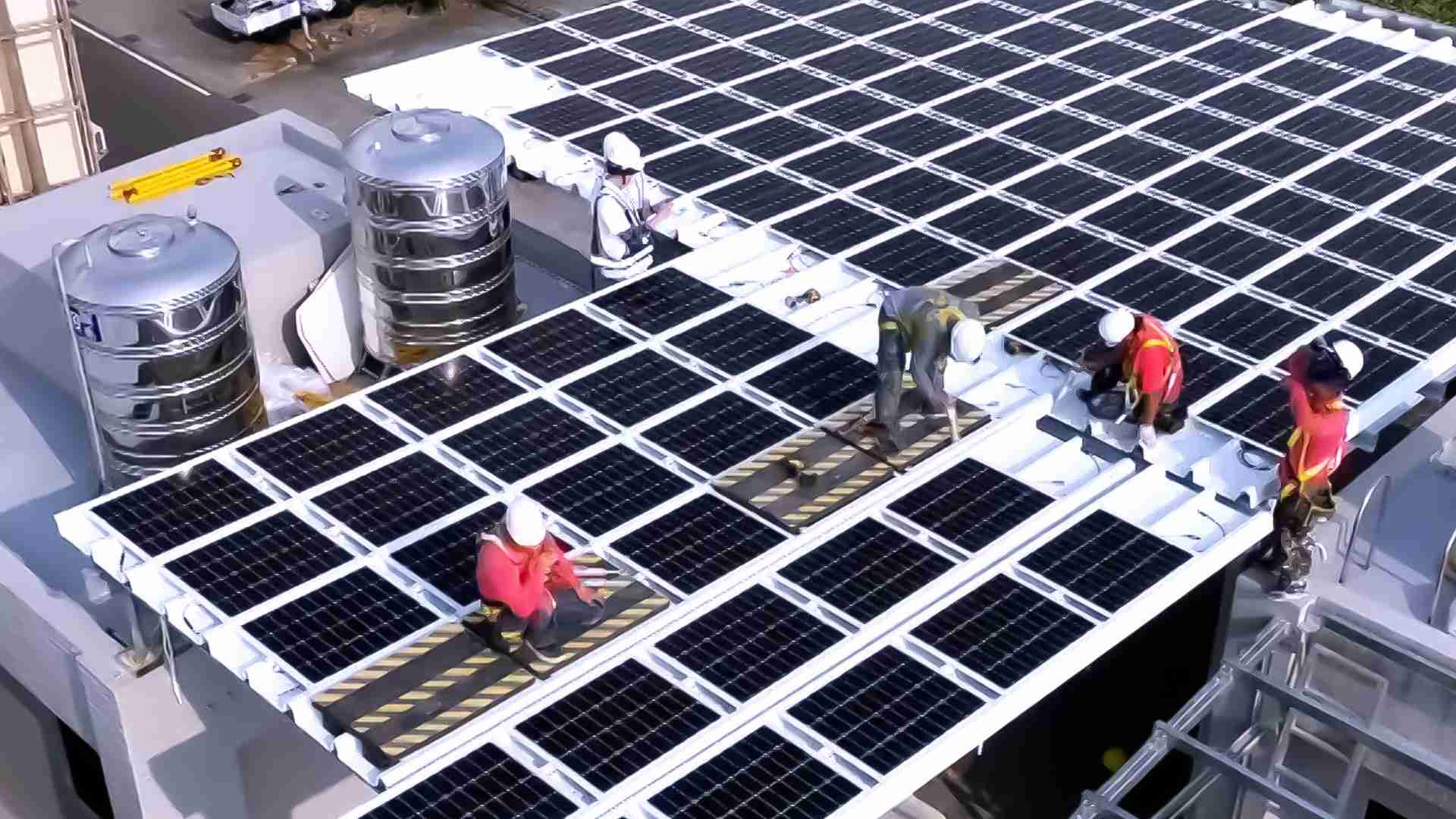 william威廉中文官网着力于替代能源之技术研发，，，，如光电浪板的相关制程、、设备与产品，，，，其中所开发之光电整合型浪板，，减少传统金属支架安装，，，更提升耐候度，，可广泛运用于多元场域，，并辅助建筑达到净零碳排目标